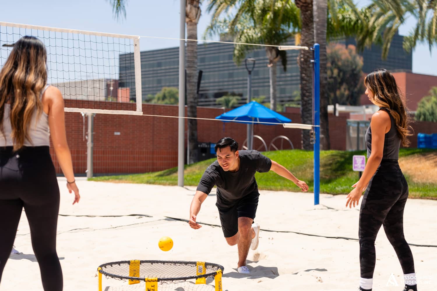 Spikeball game