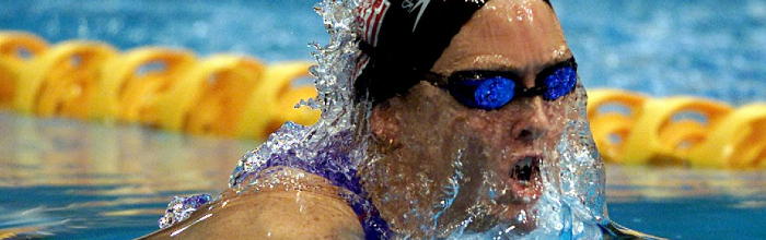 Photo of paralympic legend Trischa Zorn in a swimming competition.